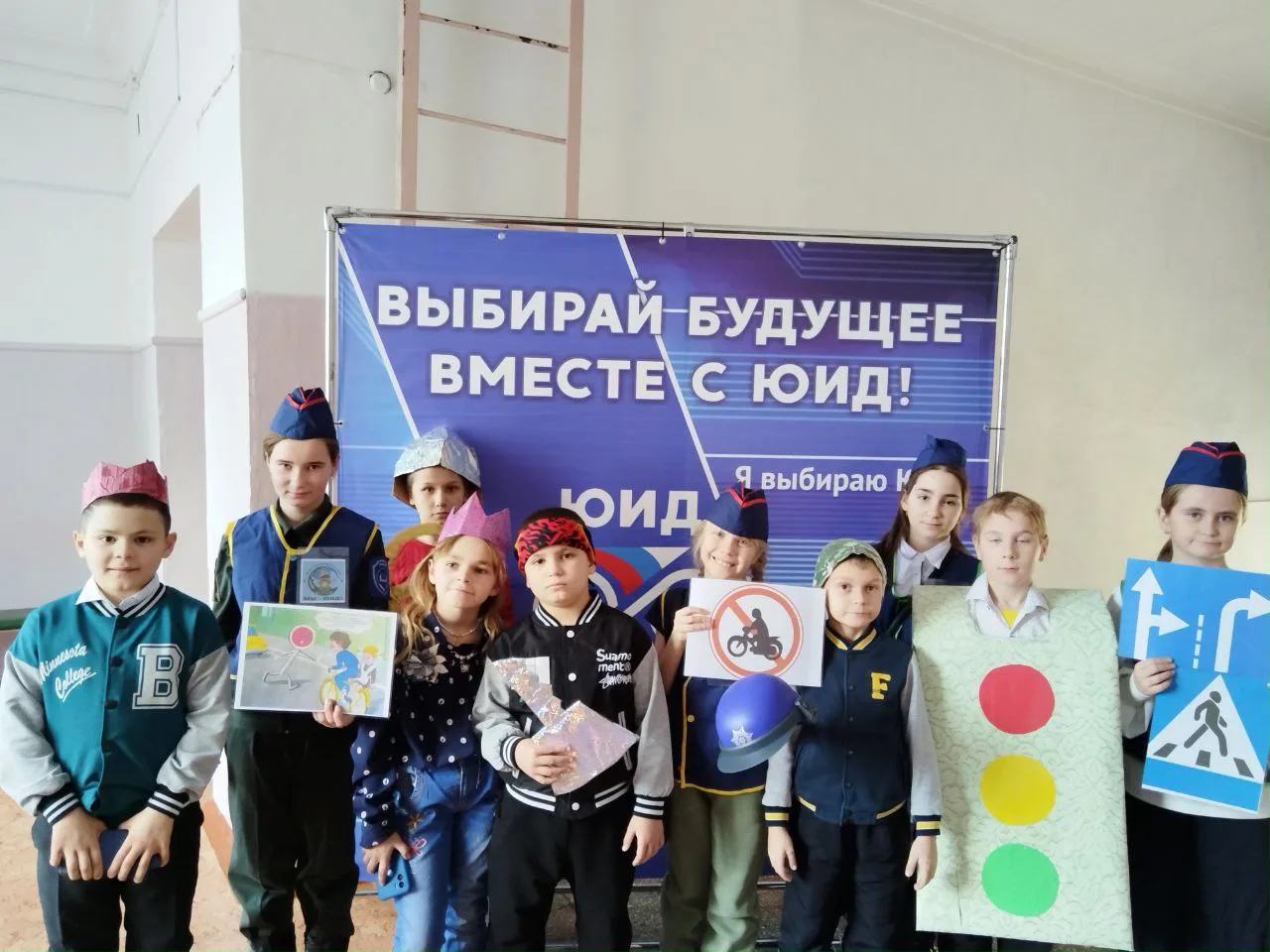 Изображени.